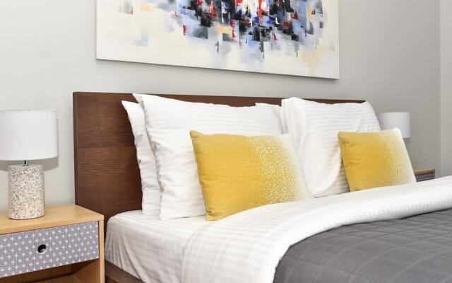 Light + Beautiful 1BR in Amazing Downtown Dubai!