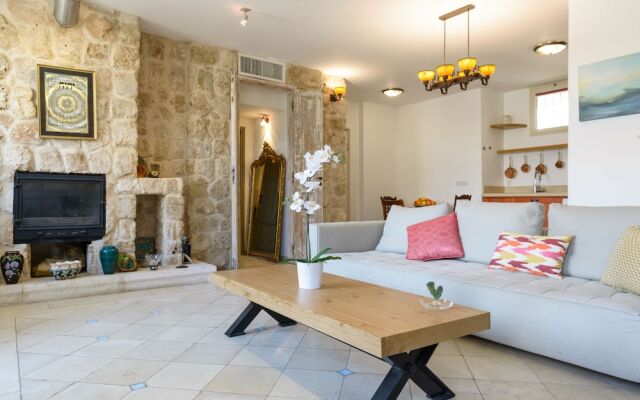 Cozy & Oriental with Terrace