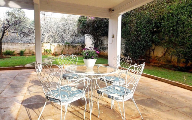 Glyfada Spacious Apartment Garden