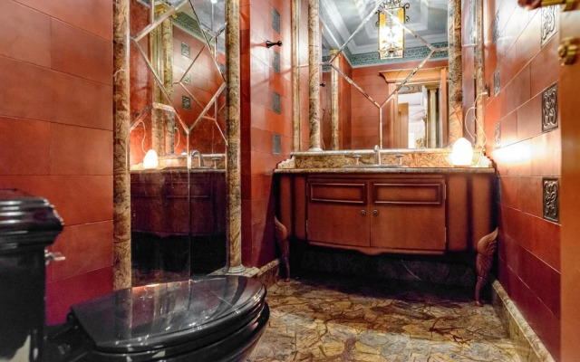 Funny Dolphins Apartments White House