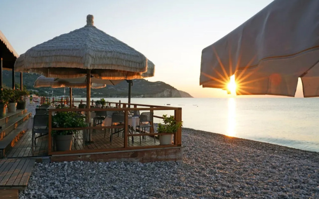 Ferienwohnung "ulivo" mit Pool und Privatstrand -1