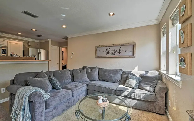 Charming Fort Worth Apartment - 8 Mi to Downtown!