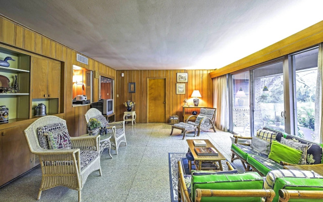 Mid-century Hideaway: Spacious Brownsville Home!