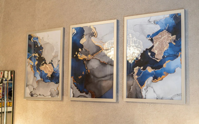 Warm & Welcoming London Escape With Home Touches