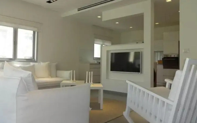 Esther Hamalka – Luxury 3 Bedroom and Balcony