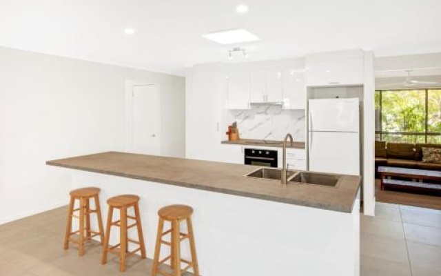 Sunyata Beach House - Rainbow Beach, Beachside escape with a pool, pet friendly and Wi-Fi – Guest Rooms – Rainbow Beach