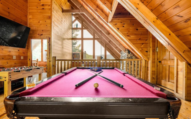 Cades Cove by Avantstay Treetop Haven in Smokey Mountains w/ Hot Tub, Game Room & Home Theatre