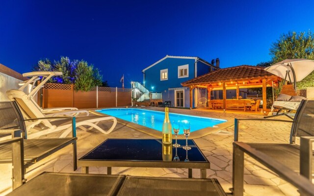 Stunning Apartment in Vrana With Wifi and 2 Bedrooms