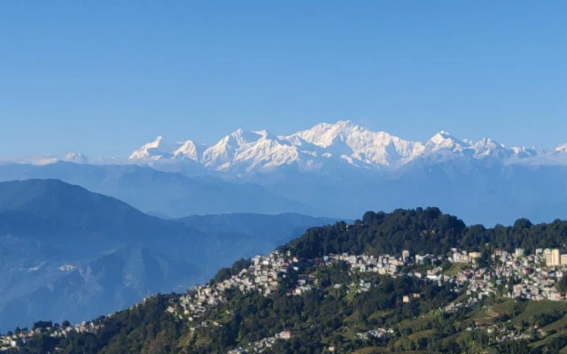 Goroomgo Kasturi Palace Darjeeling
