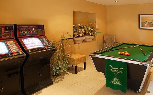 Club Salina Warhf