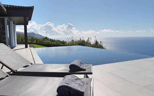 Modern cliff-top villa, panoramic sea-views, A/C, heated pool | Cliffscape