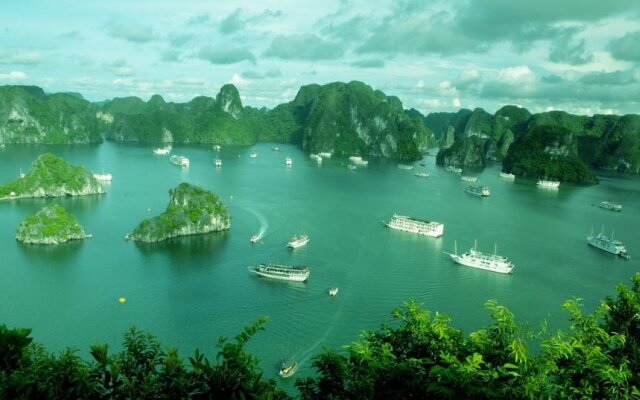 Ha Long Happy Hostel - Adults Only