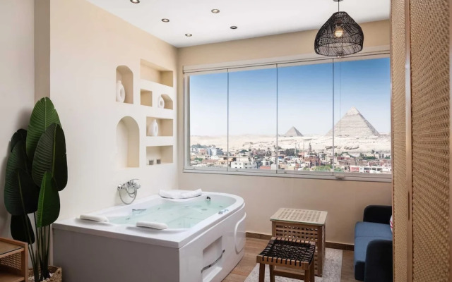 Jacuzzi Studio @ The Pyramids Free Airport Pickup