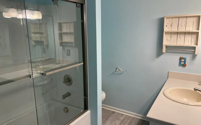 Turtley Paradise West 3 Bedroom Home by RedAwning