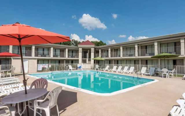 Ramada by Wyndham Lumberton