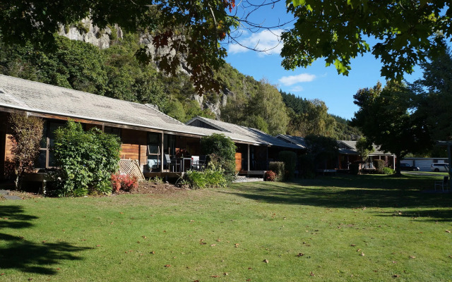 Motuoapa Bay Motel