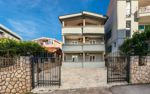 Sea House Apartments