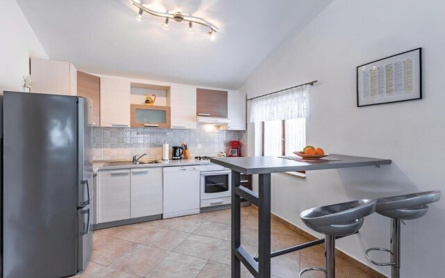 Amazing Home in Krnica with Hot Tub, WiFi & 4 Bedrooms