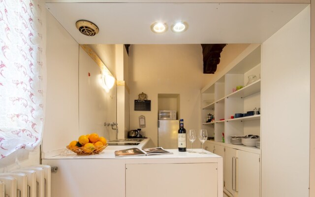 Santa Trinita Suite B