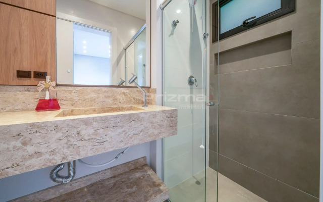 Lindo Apartamento na Praia de Mariscal com ótima localização.