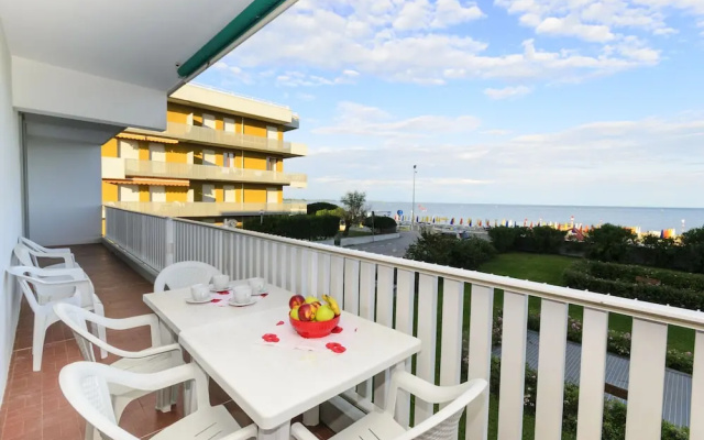 Equipped Flat With Garden and Pool