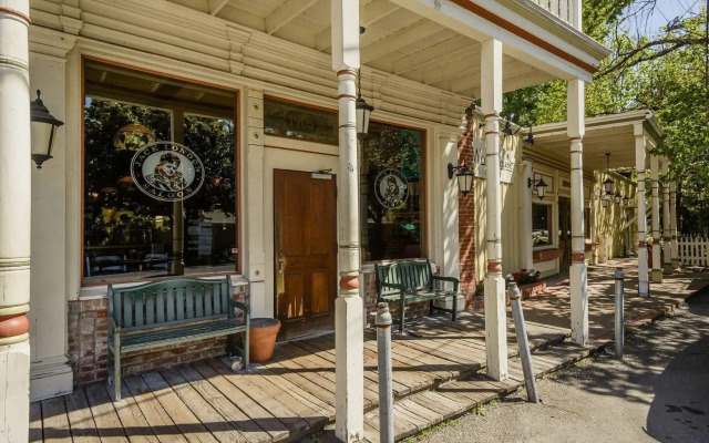 The Jack London Lodge