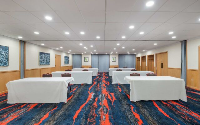 Finger Lakes Inn & Suites