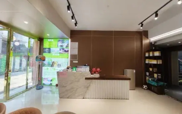 Mingyueshan Tangchi Hot Spring Hotel