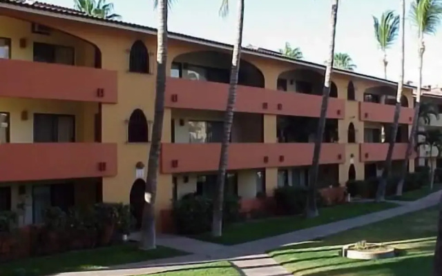 Marina Sol Apartment with Easy Walk to the Beach by RedAwning