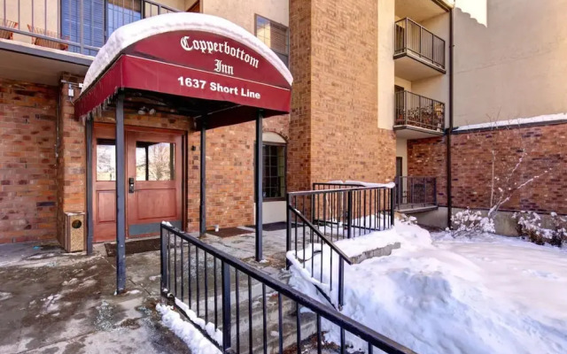 K B M Resorts- Cbi-205 Upgraded 1bd, Wood Fireplace, Full Kitchen, Wifi, Walk to Slopes!