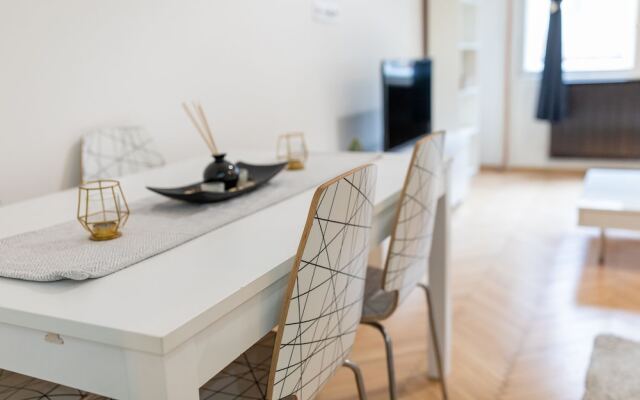 Lie On Me Lazy Simon