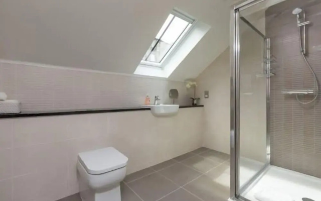JOIVY Trendy 1-bedroom Main Door House in New Town