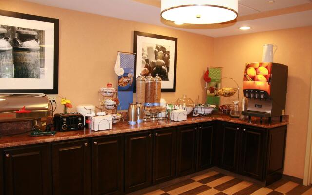 Hampton Inn Long Island / Commack