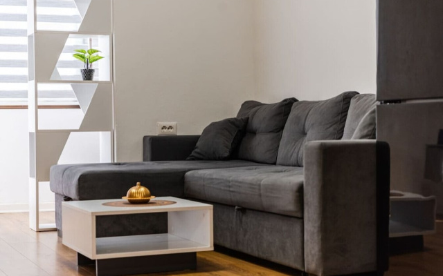 City Center Apartment Cozy 1BR With Patio