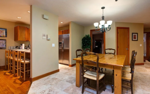 2BR 2BA Silver Cliff Condo by RedAwning