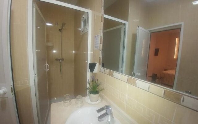 Hostal Paris