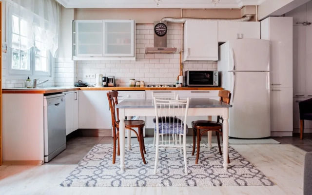 Lovely Flat w Balcony 5 min to Istiklal Ave