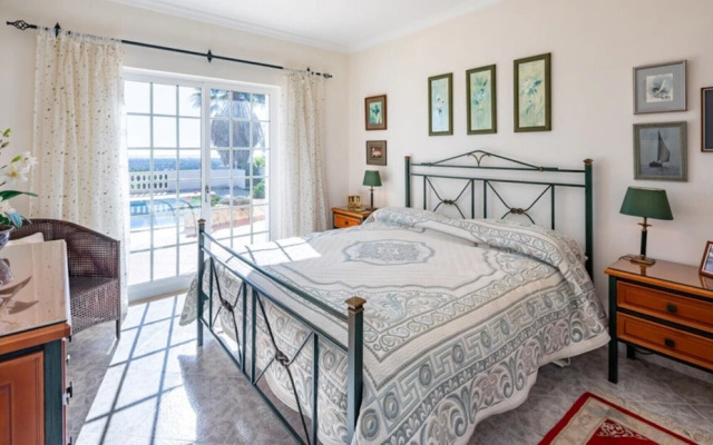 Beautiful 3-bed Villa in Faro Spool & Seaview