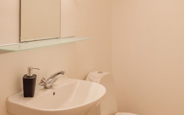 Sanders Boulevard - Cute 2-bdr Apt By the Canal