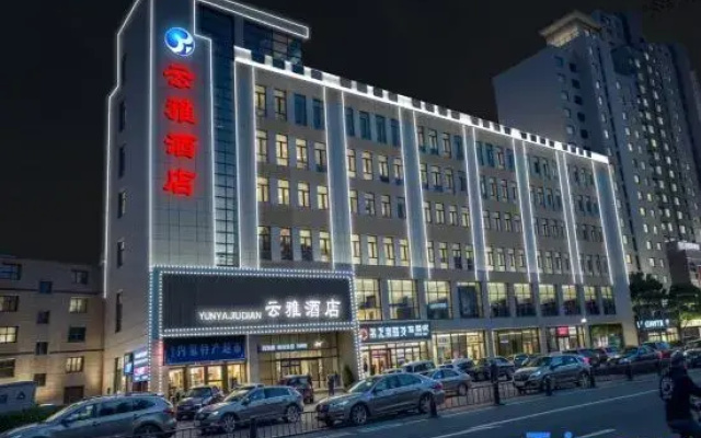 Yunya Hotel (Hohhot Station Xinhua Square Metro Station Branch)