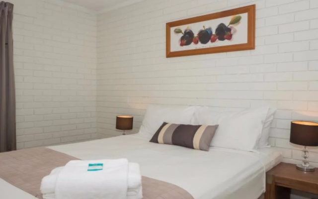 Trickett Gardens Holiday Inn