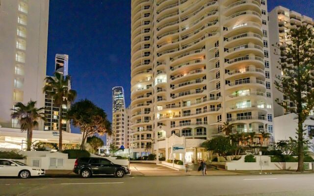 Resort-Style Apartment Opposite Beach
