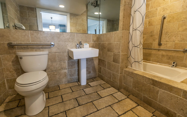 Chesterfield Hotel & Suites