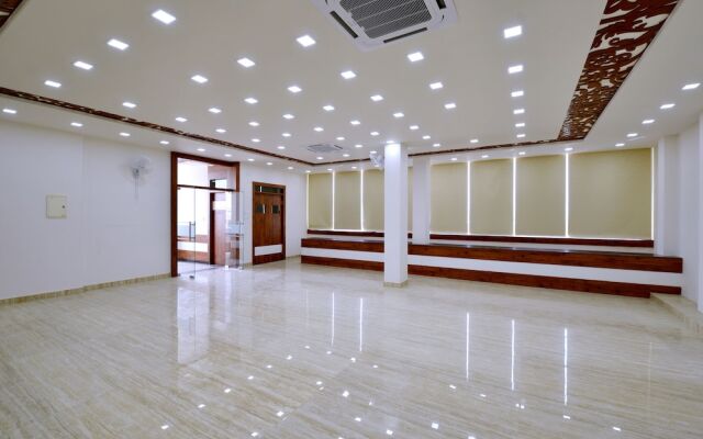 OYO 13860 Panchsheel Plaza