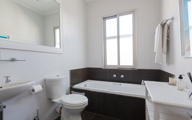 Polana Court 12 by CTHA