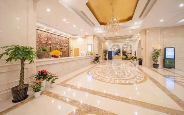 Vienna International Shanghai Pujiang Town