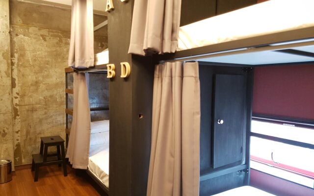 Travel Light Hostel