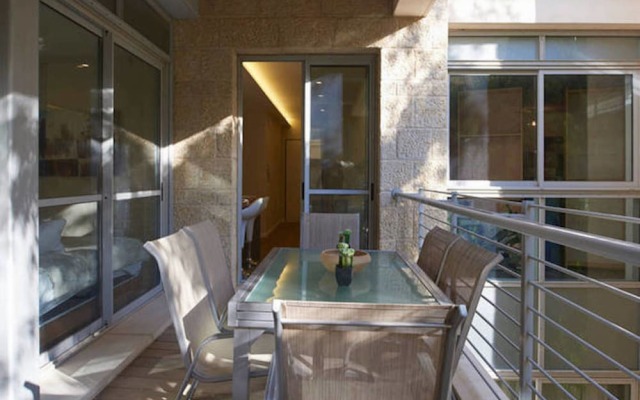 Quiet with Terrasse in City Center by FeelHome