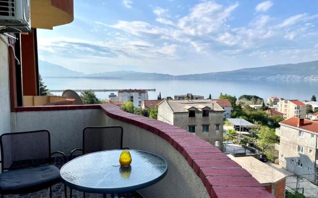 Lovely apartment with stunning view on Kotor Bay