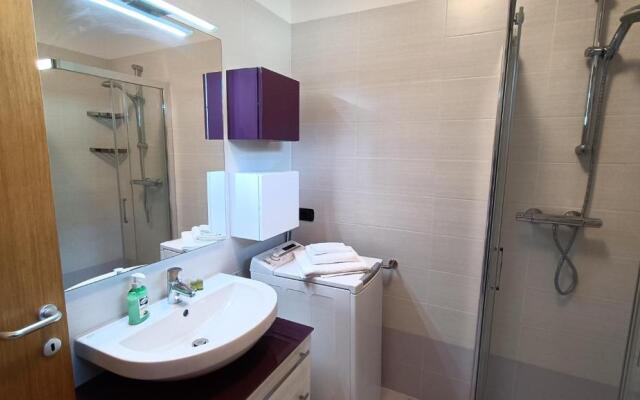 Apartment with swimming pool and lake view - Larihome A17